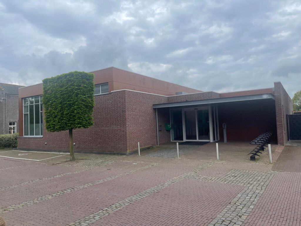 Het Lakerhoes waar inwoners samenkomen